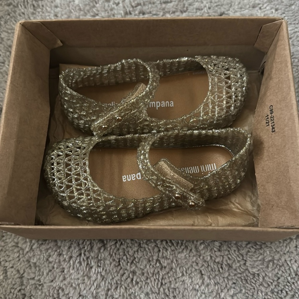 New in the box Campana Papel BB (Toddler/Little Kid) size 7 gold glitter